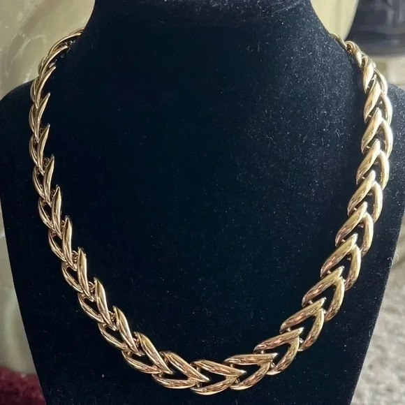 Gold Tone Necklace - Picture 1 of 6